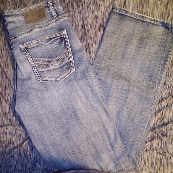 2 pairs of Men's BKE jeans - Picture 3 of 4